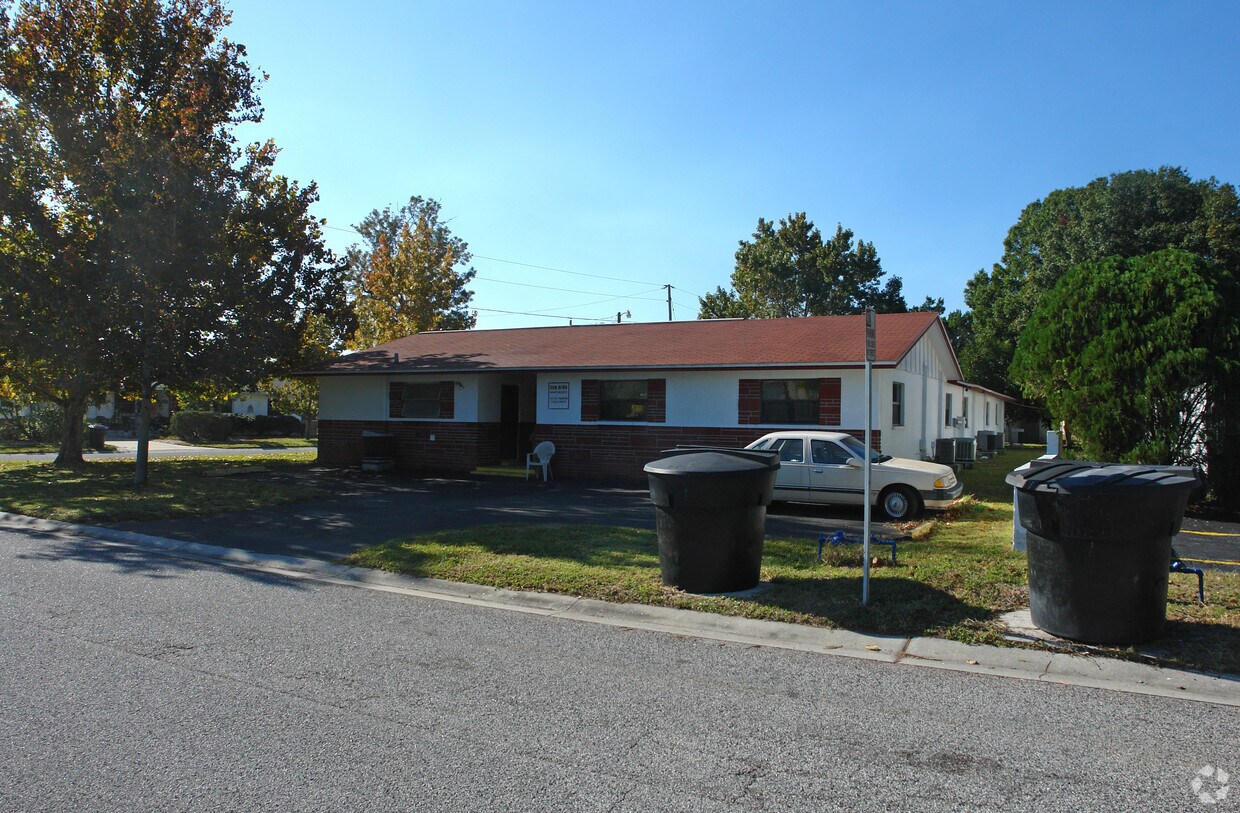 Building Photo - 143 NE Madison Cir N