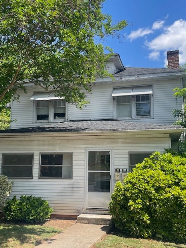Building Photo - 725 Gales Ave