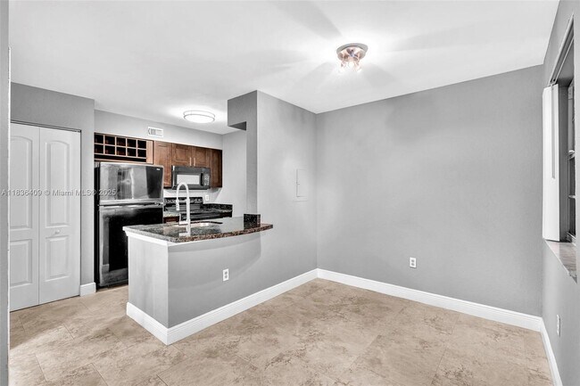 Building Photo - 2820 N Oakland Forest Dr