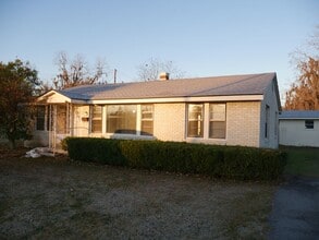 Building Photo - 22 Pafford St