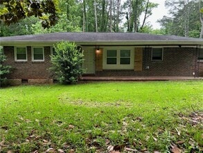 Building Photo - 3231 Pinehill Dr