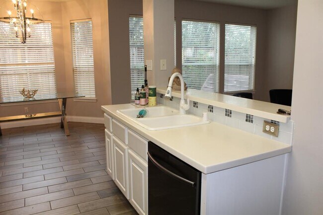 Building Photo - 25642 Myrtle Springs