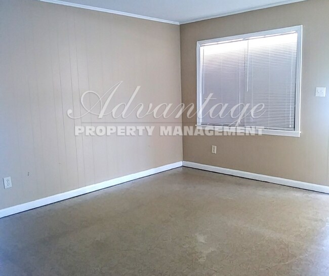 Building Photo - Nice Home in Frayser