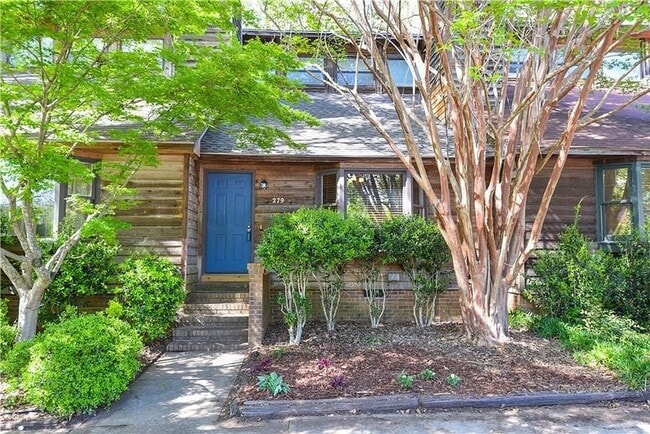 Building Photo - Rustic 2 Bedroom Condo in Convenient Location