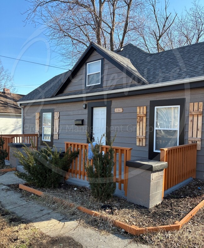 Building Photo - 1223 W Hayward Ave