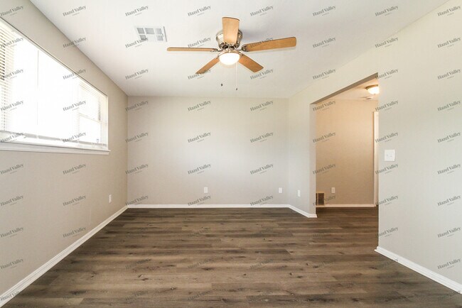 Foto del edificio - 3337 Greenbrier Terrace