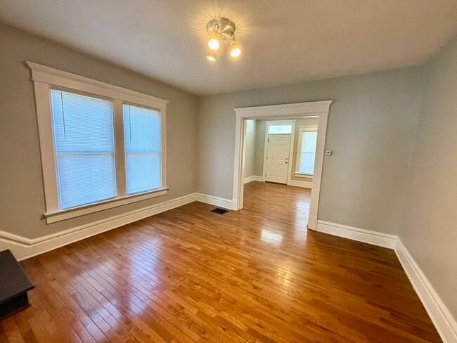 Building Photo - 325 Clinton St