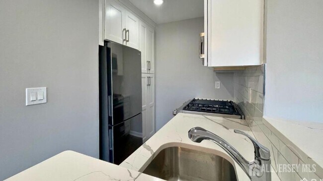 Foto del edificio - 336 Cozzens Ct