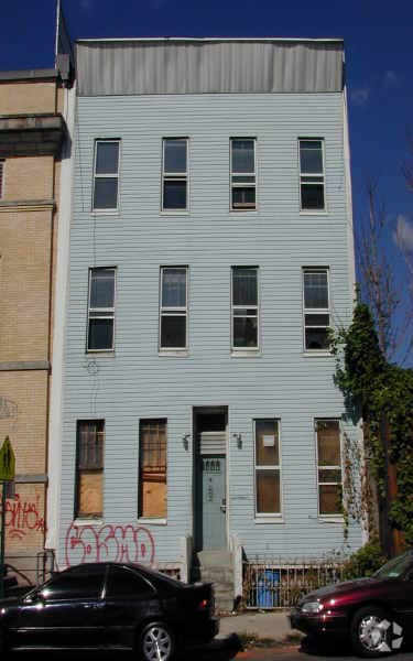 Building Photo - 147 Lorimer St