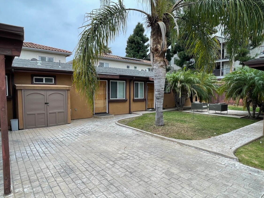 Foto principal - Spacious Upgraded Home w/ Yard & Luxurious...