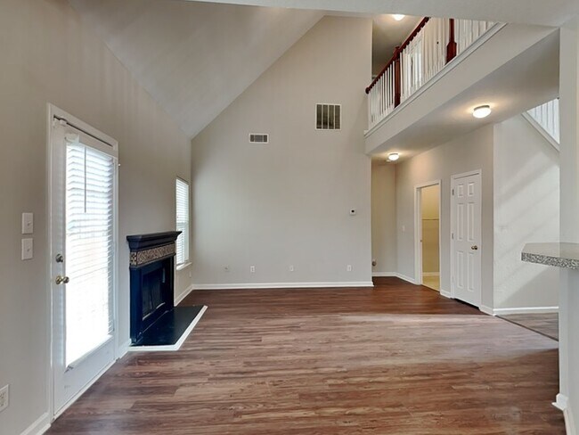 Foto del edificio - 285 Jerome Ct