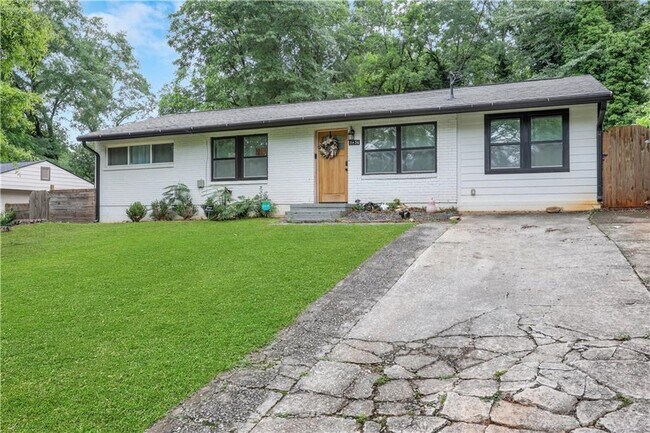 Foto del edificio - 3436 Pinehill Dr