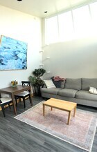 Building Photo - 609 Oregon St