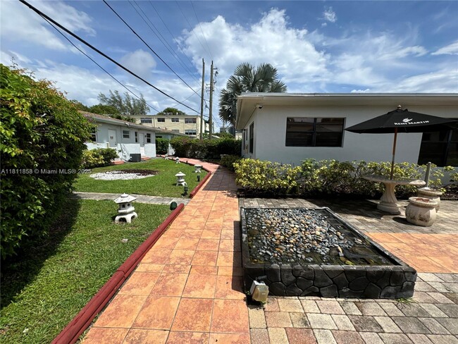 Foto del edificio - 2231 NE 170th St