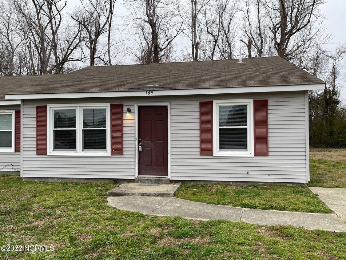 108 Stallion Dr, Jacksonville, NC 28540 Townhome Rentals in