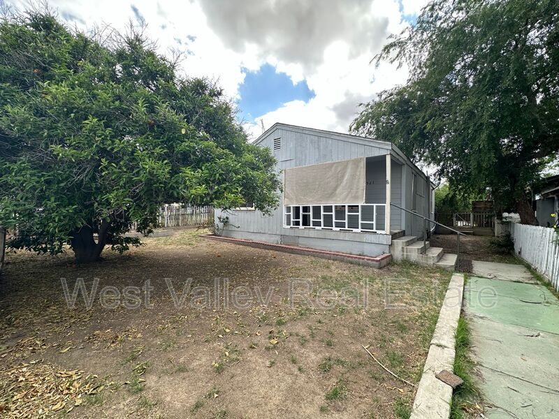 Primary Photo - 521 Rose Ave