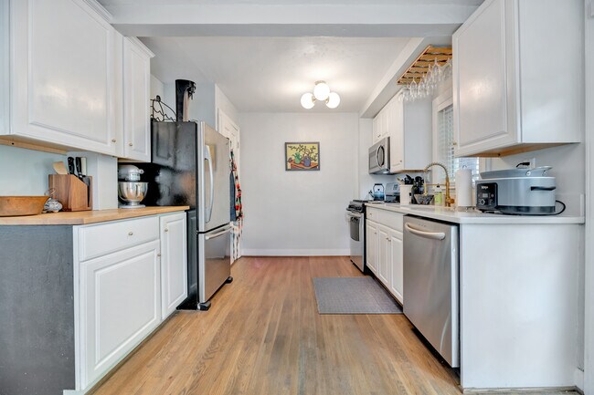 Building Photo - 402A E Howell Ave