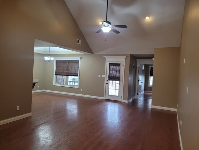 Vista desde la gran sala hasta el comedor. - 528 N 2nd St