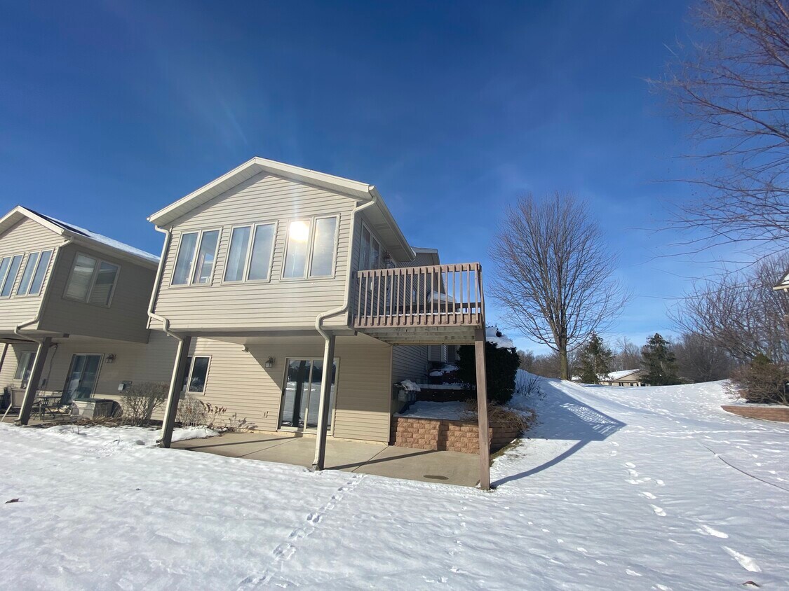 2146 Creekside Dr SW Unit 2146, Byron Center, MI 49315 Condo for Rent