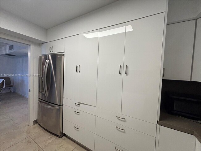 Foto del edificio - 3600 Mystic Pointe Dr