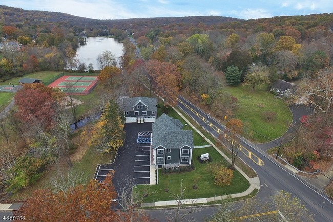 Foto del edificio - 210 Mountain Blvd