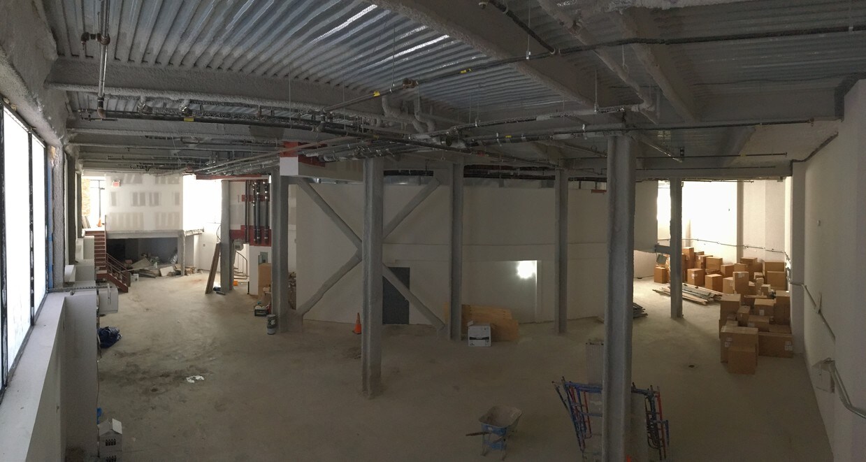 Interior Photo - 1000 Broadway