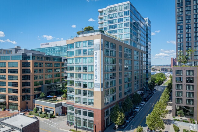 Building Photo - 1405 Point