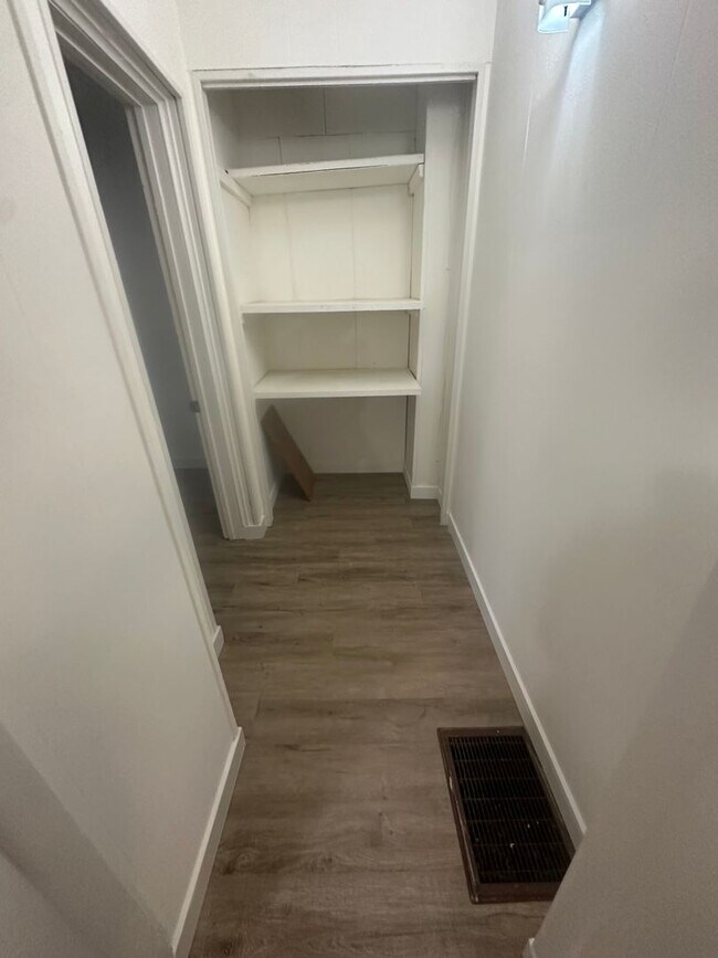 Building Photo - Beautiful one bedroom in OCC!