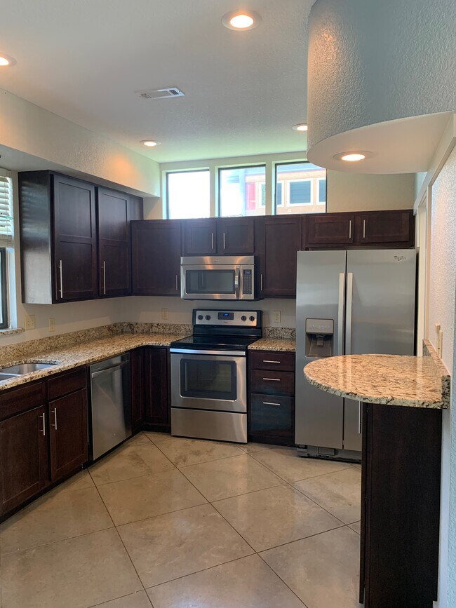 Kitchen - 505 W Benton St