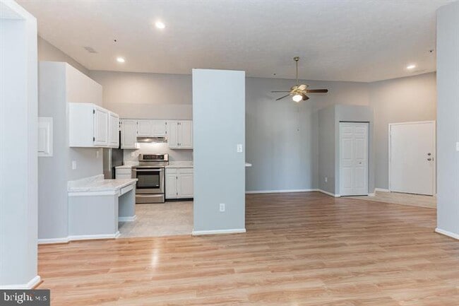 Building Photo - 12205 St Peter Ct