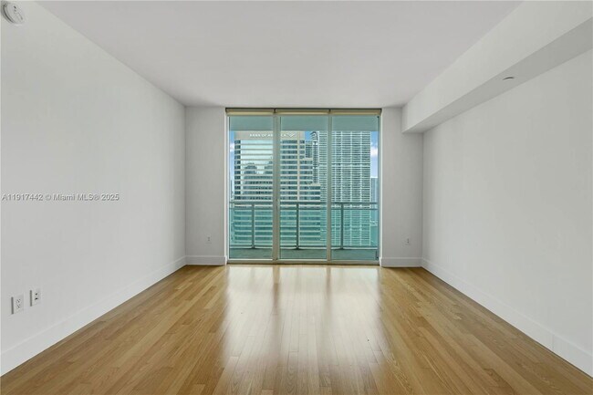 Building Photo - 950 Brickell Bay Dr