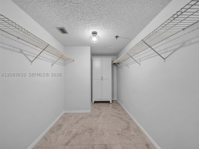 Foto del edificio - 2625 Collins Ave