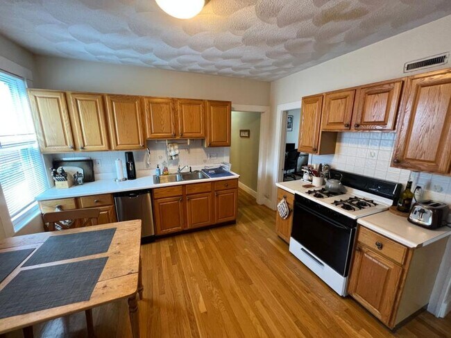 Foto del edificio - 2.0 bedroom in Somerville Massachusetts 02144