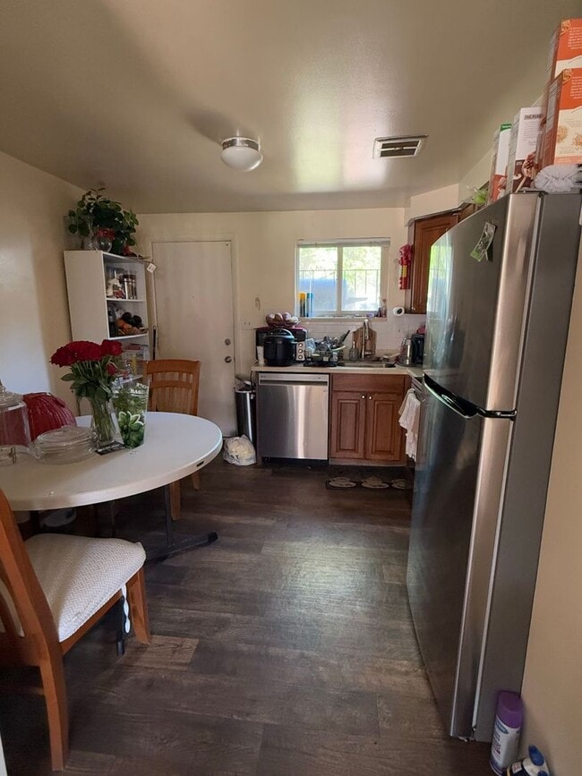Building Photo - 2 Bedroom Apartment--Orem