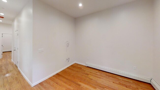 Building Photo - 130 Putnam St