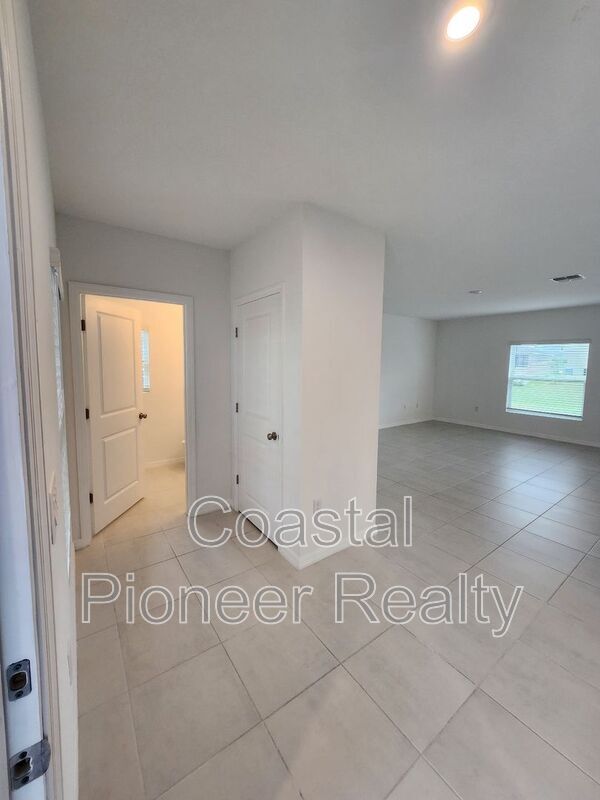 Building Photo - 5261 Tuscany Ln