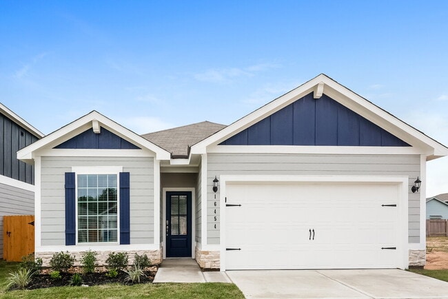 Building Photo - 16454 Honeysuckle Hl Dr