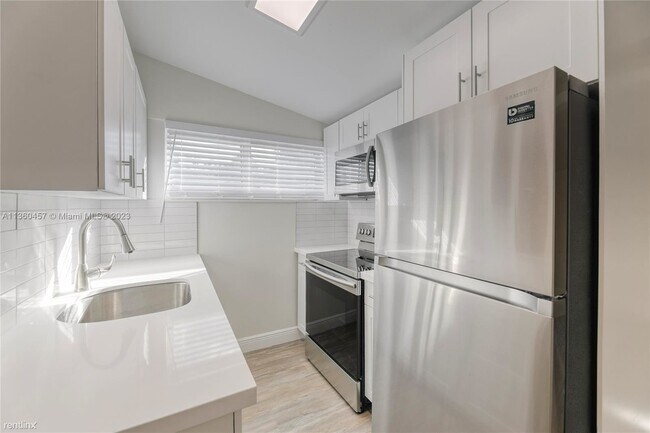 Building Photo - 3 br, 1 bath House - 1325 NE 2nd Ave