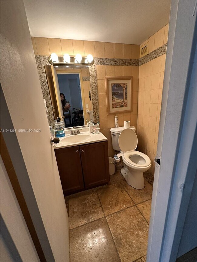 Foto del edificio - 17021 N Bay Rd