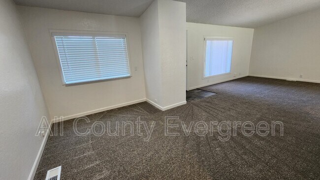 Foto del edificio - 33425 Benbow Dr E