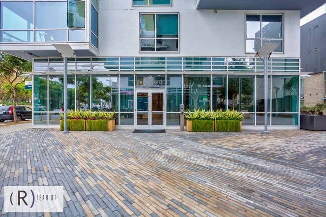 Building Photo - Oceanview Luxurious Chic Condo for High Quality Lifestyle