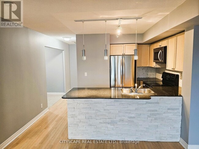 Building Photo - 1 Elm Dr W