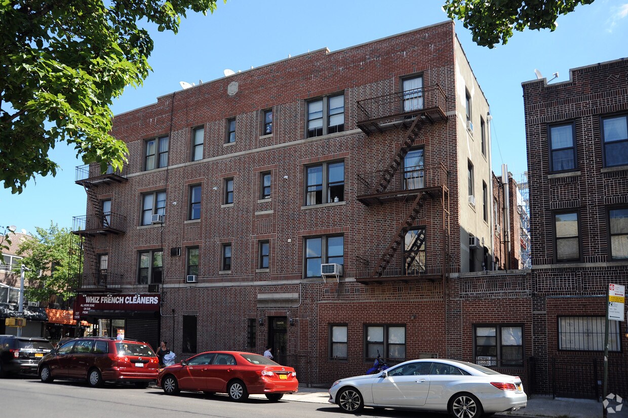 Building Photo - 37-02 31st Ave