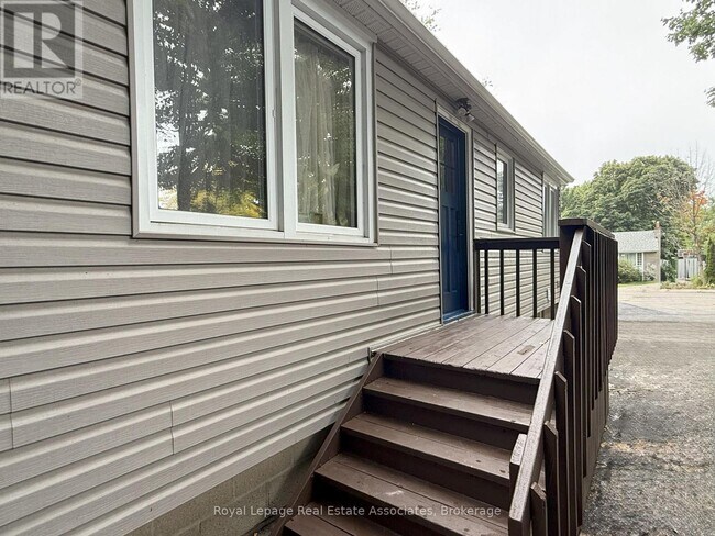 Building Photo - 1227 Argreen Rd