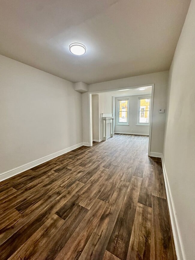 Building Photo - Spacious 3-Bedroom Home with Modern Amenit...