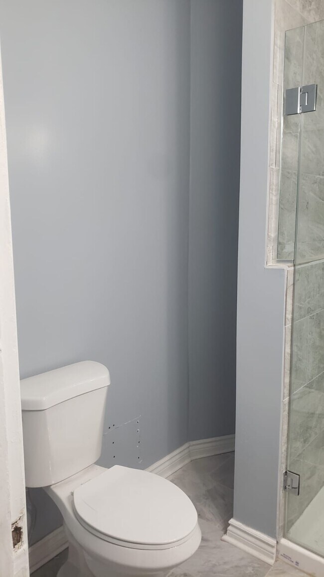 Bathroom - 1637 W North Ave