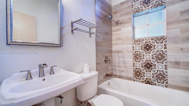 Foto del edificio - 3 br, 2 bath House - 4451 SW 10th St