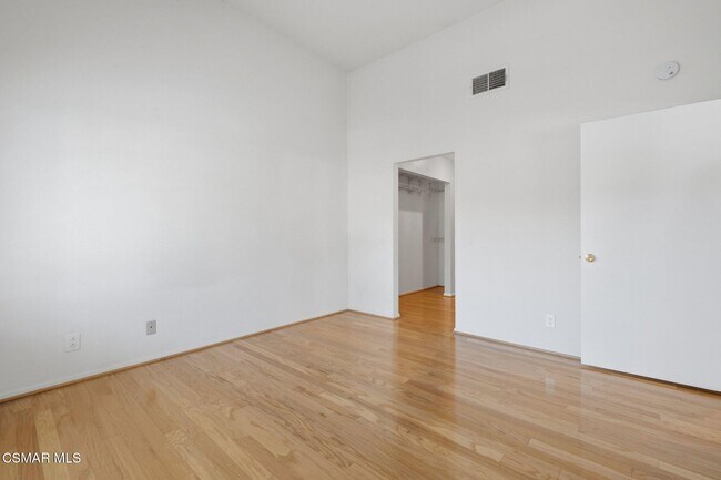 Foto del edificio - 4240 Lost Hills Rd