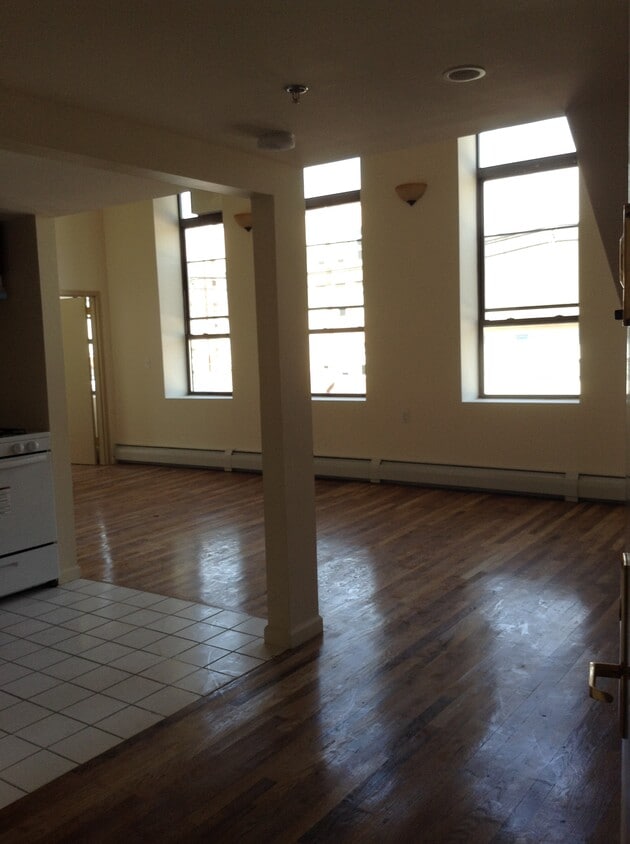 Primary Photo - 55 Madison St