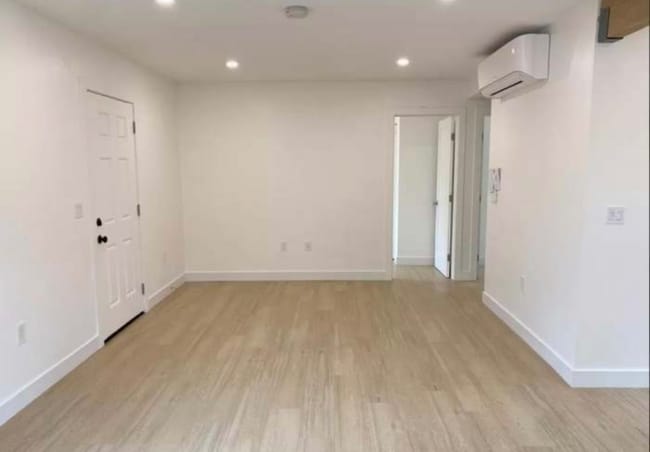 Foto del edificio - 1249 Division St